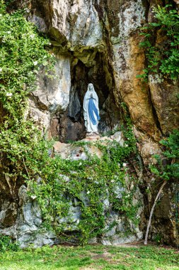 Saint Martin du Canigou Manastırı. Fransa 'daki Pirenes-Orientales Bölümü. Saint-Martin du Canigou manastırı 10. yüzyılda Benedikt rahipleri tarafından kuruldu.