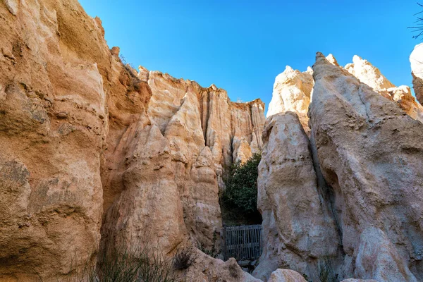 Ille sur Tet 'in Organları, ya da peri bacaları, Pyrenees Orientales' de, Katalonya 'da, Occitanie' de, Fransa 'da Avrupa' da