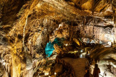 Mira de Aire Mağaraları, Grutas de Mira de Aire, Leiria, Portekiz. Porto de Mos, Leiria 'da kireçtaşı mağaraları var. Moinhos Velhos