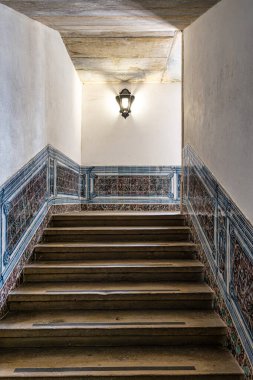 Coimbra Üniversitesi 'nin merdivenleri, Portekiz' deki Coimbra Kraliyet Sarayı 'nın eski sarayı.