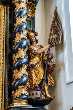 Passau, Almanya - 16 Nisan 2025: St. Paul Kilisesi, Almanya 'nın en eski Passau, Bavyera kilisesi. Stadtpfarrkirche St. Paul, 1678 'de inşa edildi.