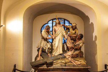 Münih, Almanya - 11 Mayıs 2025: Buergersaalkirche 'in iç kesimi, Münih, Almanya' daki Vatandaş Salonu Kilisesi. 1709 yılında inşa edilmiş ve Münih 'in iç kesimlerinde tarihi bir binadır.