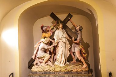 Münih, Almanya - 11 Mayıs 2025: Buergersaalkirche 'in iç kesimi, Münih, Almanya' daki Vatandaş Salonu Kilisesi. 1709 yılında inşa edilmiş ve Münih 'in iç kesimlerinde tarihi bir binadır.