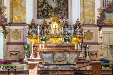 Münih, Almanya - 11 Mayıs 2025: Buergersaalkirche 'in iç kesimi, Münih, Almanya' daki Vatandaş Salonu Kilisesi. 1709 yılında inşa edilmiş ve Münih 'in iç kesimlerinde tarihi bir binadır.