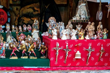 Münih, Almanya - 10 Aralık 2025: Münih, Bavyera, Almanya 'da Wittelsbacher Meydanı' nda Noel pazarı