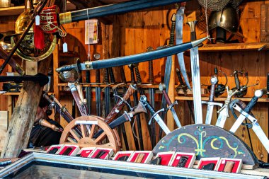 Münih, Almanya - 10 Aralık 2025: Münih, Bavyera, Almanya 'da Wittelsbacher Meydanı' nda Noel pazarı