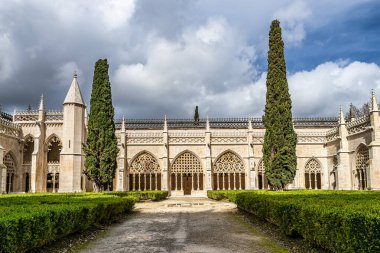 Batalha, Portekiz - Mar 07, 2025: Batalha Manastırı Portekiz 'in Batalha kentindeki bir Dominik manastırıdır. Başlangıçta Aziz Mary Manastırı olarak bilinirdi..