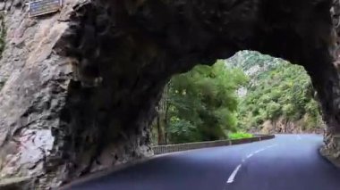 Pierre Lys 'in Pireneler, Aude, Occitanie' deki kanyonundan geçerek Avrupa 'nın güneyinde Fransa' da