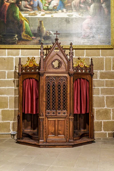 Pamplona, İspanya - 09 Ekim 2025: Katedral Saint Mary 'nin İçi, Katedral Metropolitana de Santa Maria Real Pamplona, Navarre, İspanya.