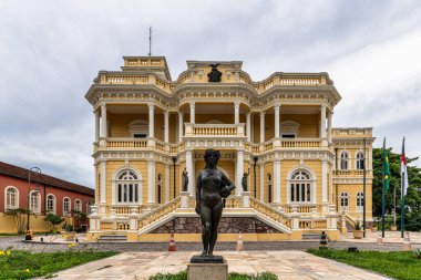 Manaus, Amazon, Brezilya 'daki Palacio Rio Negro. 1910 'da Alman lastik satıcısı Waldemar Scholz tarafından ikamet yeri olarak inşa edilmiş.