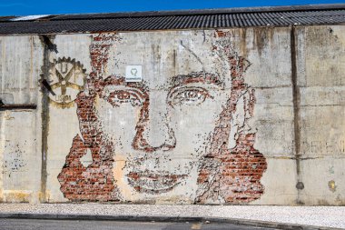 Aveiro, Portekiz - 18 Aralık 2025: Portekiz 'in Aveiro şehrindeki Art Nouveau mimari tarzındaki eski binaların güzel cephelerine bakın