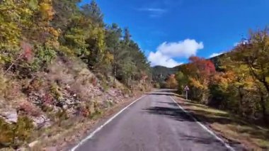 Anso Vadisi 'nden geçen Valles Occidentales Pireneler' deki Doğal Park, Aragon, Avrupa 'daki İspanya