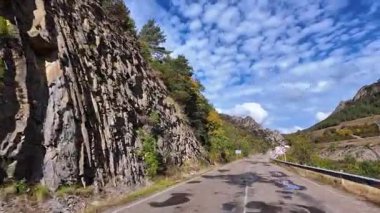 Anso Vadisi 'nden geçen Valles Occidentales Pireneler' deki Doğal Park, Aragon, Avrupa 'daki İspanya
