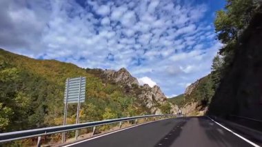 Anso Vadisi 'nden geçen Valles Occidentales Pireneler' deki Doğal Park, Aragon, Avrupa 'daki İspanya