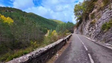 Anso Vadisi 'nden Zuriza' ya giden Valles, Pireneler 'deki Doğal Park, Avrupa' daki Aragon, İspanya