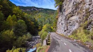 Anso Vadisi 'nden Zuriza' ya giden Valles, Pireneler 'deki Doğal Park, Avrupa' daki Aragon, İspanya