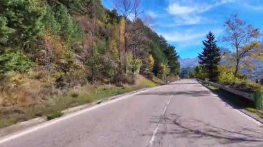 İspanya 'daki güzel Panticosa, Aragon' dan geçiyoruz. Pireneler 'in güney kesimindeki dağlar.