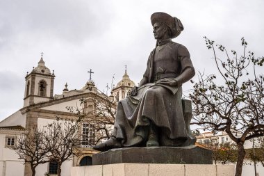 Infante D. Henrique heykeli, aynı zamanda Prens Henry olarak da bilinir, Portekiz 'in eski Lagos kasabasında yer almaktadır.