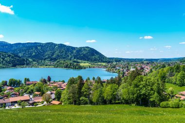 Schliersee Gölü çevresindeki Schliersee 'deki Bavyera Alpleri, Yukarı Bavyera, Avrupa' daki Almanya