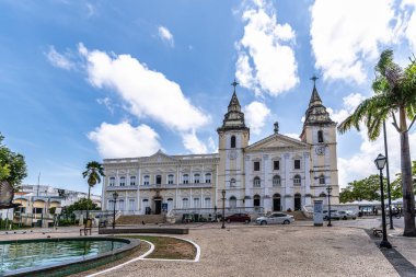 Sao Luis, Brezilya - 11 Ocak 2026: Sao Luis do Maranhao 'daki Katedral Metropolitana cephesi ve piskoposluk sarayı, Nossa Senhora da Vitoria Katedrali başpiskoposluğun merkezidir.