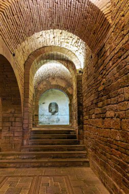 Jaca yakınlarındaki San Juan De La Pena Kraliyet Manastırı. Huesca, Aragon. İspanya. San Juan de la Pena Manastırı 'nda antik bir sanat eseri var.
