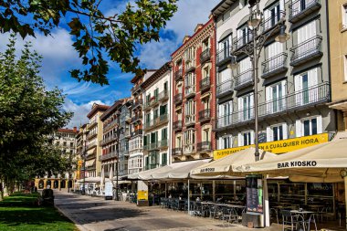 Pamplona, İspanya - 09 Ekim 2025: İspanya 'nın Avrupa kenti Pamplona, Navarre' da sokak yaşamı