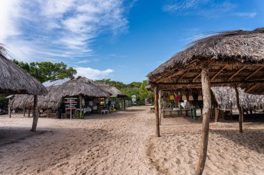 Barreirinhas, Brezilya - 16 Ocak 2026: Brezilya 'da kum tepeleri ve lagoa bonita gölleri, Lencois Maranhenses, Barreirinhas. Taze ve şeffaf su havuzları olan beyaz kum tepeleri.