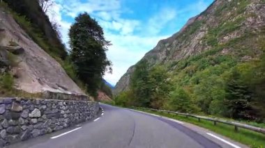 Fransa 'nın Hautes-Pyrenees bölgesinde, Pireneler zincirinin merkezinde yer alan ve İspanya ile güney sınırını oluşturan bir buzul dairesi olan Heas' tan Troumouse Sirki 'ne gidiyoruz.