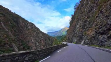 Fransa 'nın Hautes-Pyrenees bölgesinde, Pireneler zincirinin merkezinde yer alan ve İspanya ile güney sınırını oluşturan bir buzul dairesi olan Heas' tan Troumouse Sirki 'ne gidiyoruz.