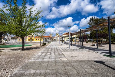 Cumhuriyet Meydanı, Praca da Republica. Portekiz, Avrupa 'daki Nisa kasabasında bir dinlenme alanı