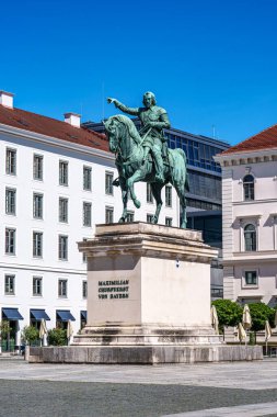 Maximilian Churfuerst Von Bayern 'in heykeli. Wittelsbacher Meydanı Münih, Almanya