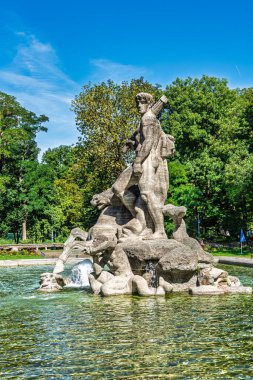 Almanya 'nın Münih kenti yakınlarındaki Botanik Bahçesi' ndeki Neptune Çeşmesi