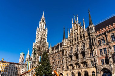 New Town Hall, Almanya 'nın Bavyera eyaletinde yer alan bir şehirdir. Şehir yönetimine ev sahipliği yapıyor. Şehir konseyi ve yönetimin bir kısmı da buna dahil..