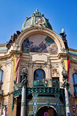 Prag 'daki belediye binası, Avrupa' daki Çek Cumhuriyeti. Cumhuriyet Meydanı 'ndaki Art Nouveau tarihi binası, Namesti cumhuriyeti