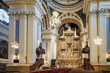 Zaragoza, İspanya - 24 Ekim 2025: Pilar Hanımefendisi Katedral Bazilikası, Zaragoza, İspanya, Avrupa