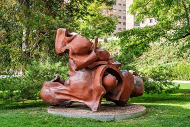 İspanya 'nın eski Pamplona, Navarra kentindeki antik kalenin parkı, ortaçağ tahkimatları boğaların koşusuyla ünlüdür.