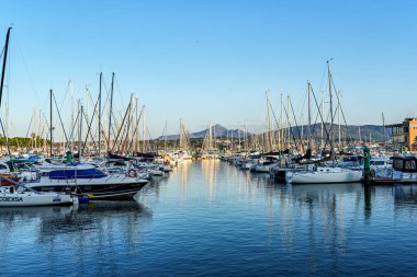 Hondarribia, İspanya - 11 Ekim 2025: Bask Bölgesi, Marina-Portekiz, Hondarribia limanı