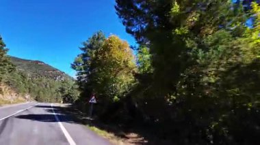 Roncal Vadisi 'nden Sigues' ten Isaba 'ya, Navarre' daki Valle de Roncal, İspanya, Avrupa 'daki Navarra Vadisi' ne gitmek.