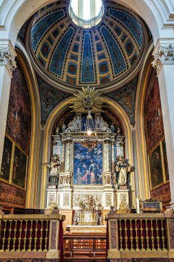 Zaragoza, İspanya - 24 Ekim 2025: Pilar Hanımefendisi Katedral Bazilikası, Zaragoza, İspanya, Avrupa