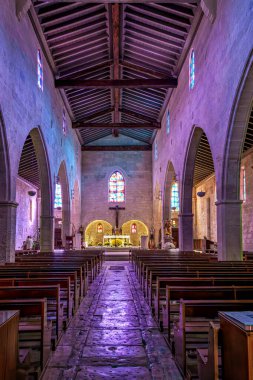 Aigues Mortes, Fransa - Kasım 05, 2025: Aigues-Mortes 'deki Notre Dame des Sablon Kilisesi, Camargue, Avrupa' daki Fransa