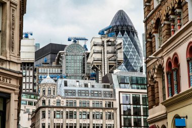 Thames Nehri Southbank Westminster Köprüsü 'nden Londra' daki Tower Bridge 'e, İngiltere, Avrupa' daki Birleşik Krallık