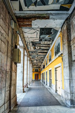 İspanyol Bask ülkesindeki Tolosa, İspanya 'da alışılmadık bir mimarisi olan eski bir taşra kentidir. Tolosa 'nın pitoresk merkezi Oria Nehri' nin kıyısına inşa edilmiştir..