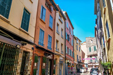 Collioure, Fransa - 3 Kasım 2025: Fransa 'nın eski Collioure kenti. Akdeniz kıyısındaki köy. Güney Fransa ve Avrupa 'da turizm