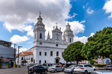 Belem, Brezilya - 08 Aralık 2025: Belem Metropolitan Katedrali 'nin beyaz cephesi ayrıca Brezilya Belem' de Se Katedrali olarak da bilinir.
