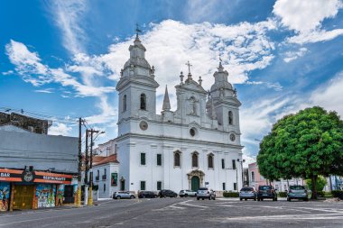 Belem, Brezilya - 08 Aralık 2025: Belem Metropolitan Katedrali 'nin beyaz cephesi ayrıca Brezilya Belem' de Se Katedrali olarak da bilinir.