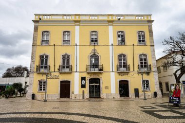 Lagos, Portekiz - 22 Şubat 2026: Portekiz 'in eski Lagos kentindeki Praca Gil Eanes manzarası