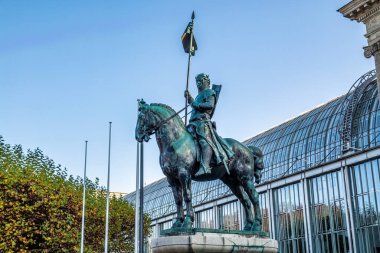 I. Otto 'nun Wittelsbach heykeli. Münih, Bavyera, Almanya 'daki Bavyera başbakanlık binasının önünde yer almaktadır..
