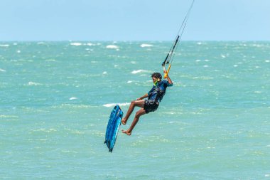 Barra Grande, Brezilya - 22 Ocak 2026: Brezilya 'nın kuzeydoğusundaki Piaui sahilindeki Barra Grande plajında uçurtma sörfü.