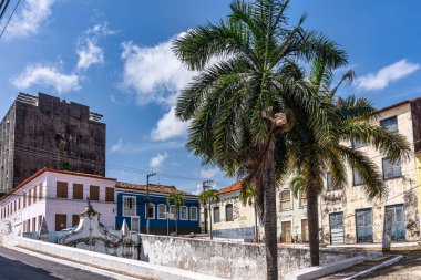 Sao Luis, Brezilya 'daki Fonte do Ribeirao, Sao Luis' in tarihi merkezinde Ribeirao, das Barrocas ve dos Afogados caddeleri arasında küçük bir meydanda yer almaktadır.