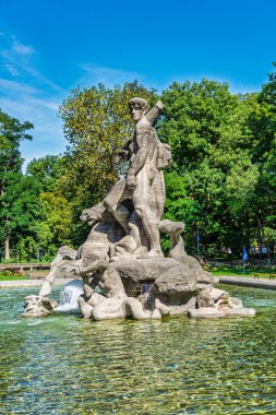 Almanya 'nın Münih kenti yakınlarındaki Botanik Bahçesi' ndeki Neptune Çeşmesi